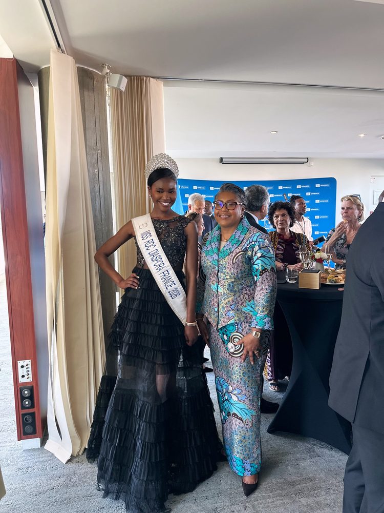 Pauline Monka Bile avec S.E. Judith Suminwa Tuluka, Première ministre de la RDC à l'UNESCO