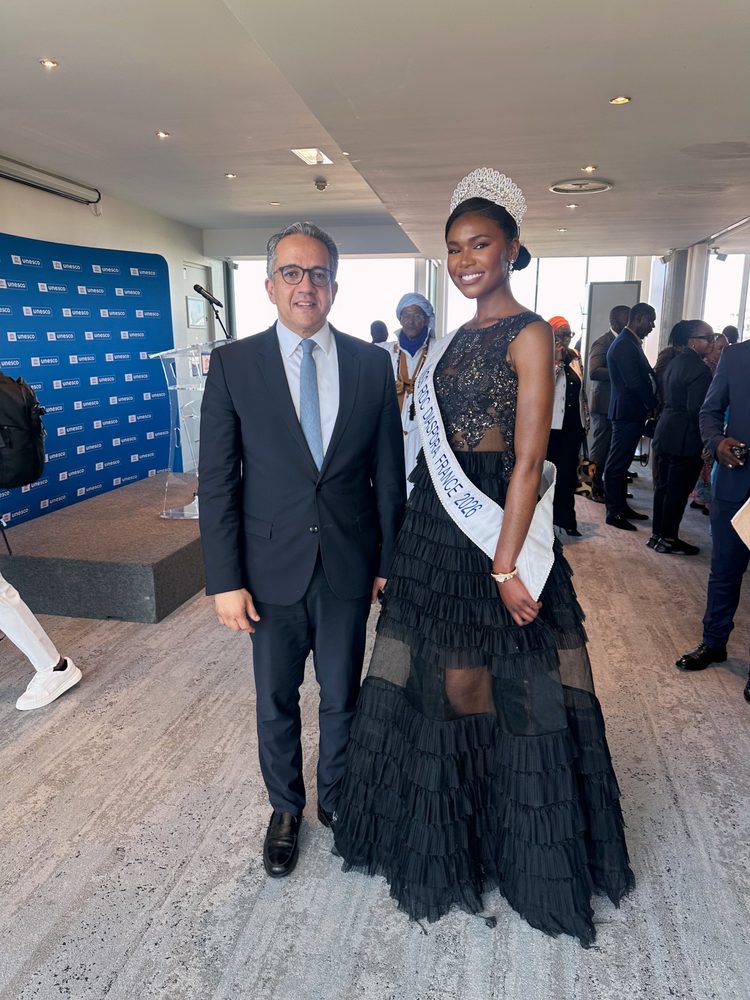 Pauline Monka Bile avec Khaled El-Enany, Directeur général de l'UNESCO à l'UNESCO